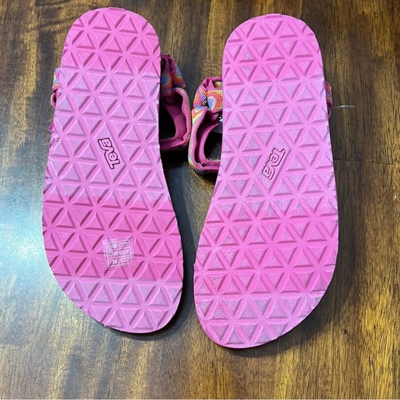 TEVA size 4 (big kids) NEW - Picture 3 of 3